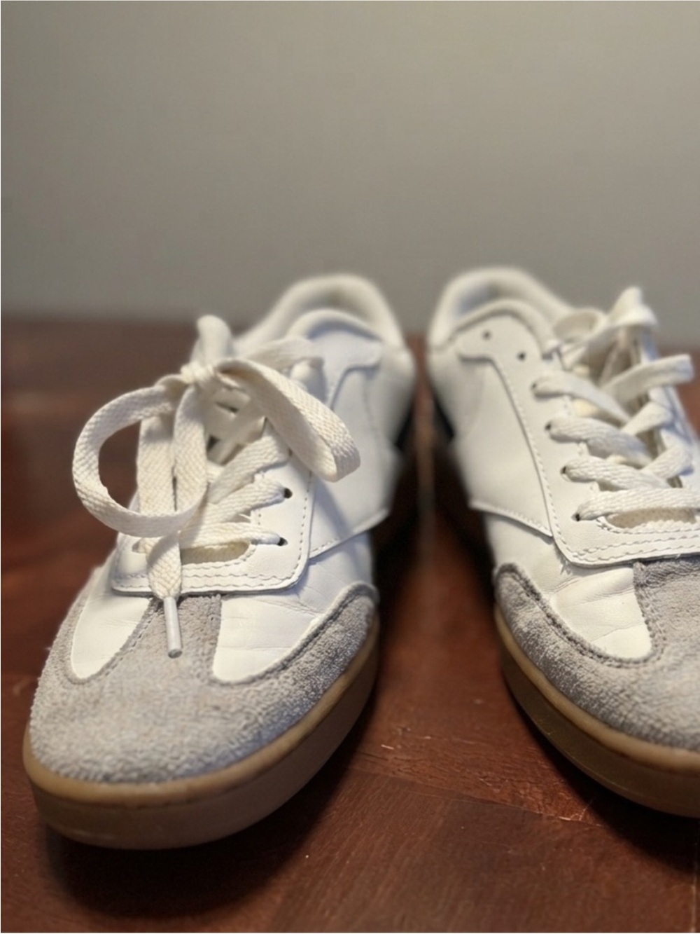 Reebok Classic White & Black Sneakers with Gum Sole - Size
US 7.5